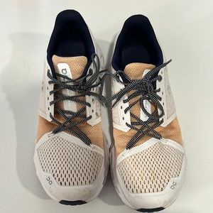 Women’s On Cloud running shoes. Barely worn